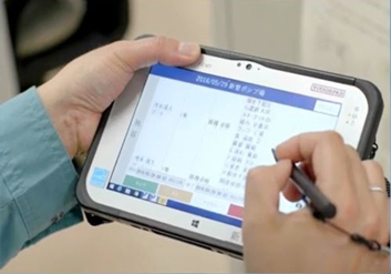 写真:タブレット端末からの設備管理